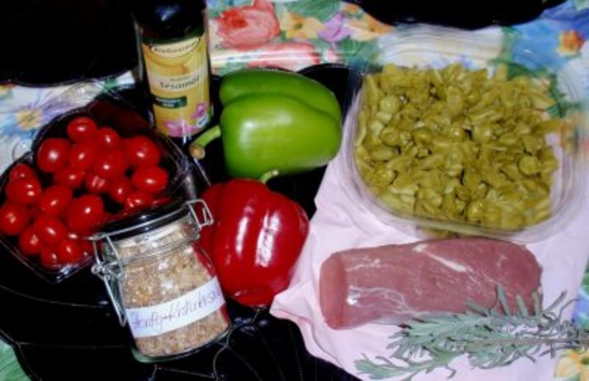 Gefüllte Spinatnudeln mit Schweinefilet auf Tomaten-Paprikasoße - Rezept - Bild Nr. 2