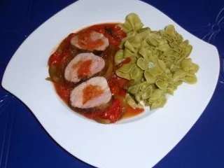 Gefüllte Spinatnudeln mit Schweinefilet auf Tomaten-Paprikasoße - Rezept - Bild Nr. 7