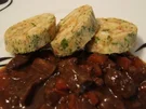 Rezept: Rindergulasch mit Serviettenknödel Rindergulasch mit Serviettenknödel - Rezept