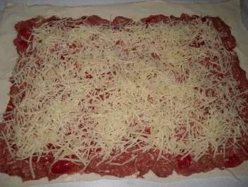 Rezept: Hack Strudel mit Käse Bild Nr. 4 Hack Strudel mit Käse - Rezept - Bild Nr. 4