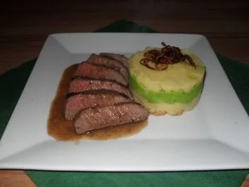 Rinderhüftsteak in Pfeffersauce und zweierlei Püree - Rezept