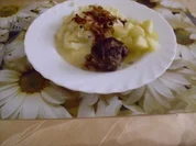 Majoran-Frikadellen mit Apfelkompott - Rezept