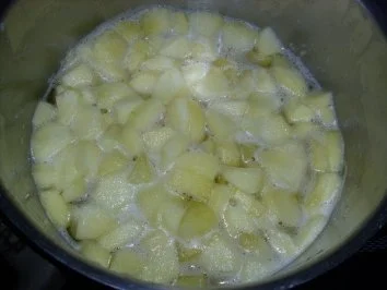 Rezept: Majoran-Frikadellen mit Apfelkompott Bild Nr. 3 Majoran-Frikadellen mit Apfelkompott - Rezept - Bild Nr. 3