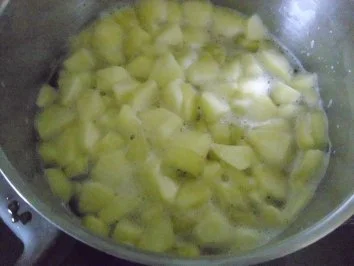 Rezept: Majoran-Frikadellen mit Apfelkompott Bild Nr. 4 Majoran-Frikadellen mit Apfelkompott - Rezept - Bild Nr. 4