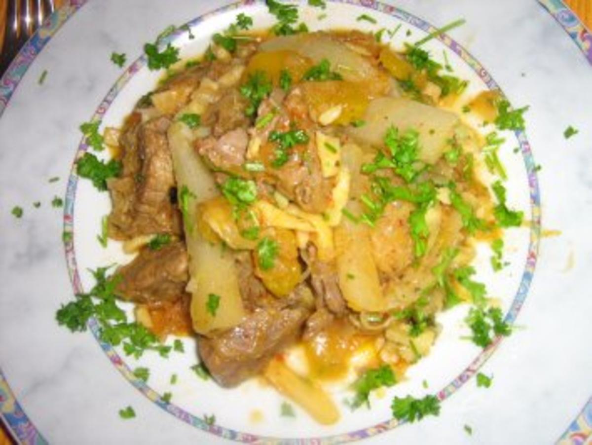 Gulaschpfanne mit Sauerkraut, Spätzle und Gemüse - Rezept - Bild Nr. 6