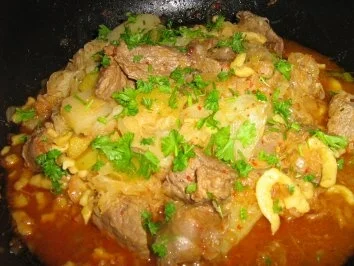 Gulaschpfanne mit Sauerkraut, Spätzle und Gemüse - Rezept - Bild Nr. 5