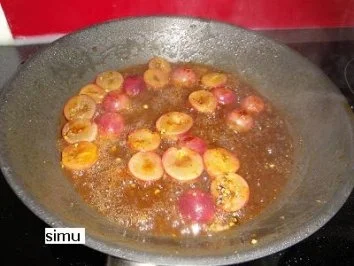 Rezept: Rindersteak mit Cognac-Trauben-Pfeffer-Sauce Bild Nr. 4 Rindersteak mit Cognac-Trauben-Pfeffer-Sauce - Rezept - Bild Nr. 4