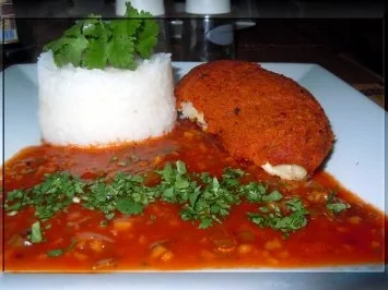 Hähnchenbrust unter Ajvar-Kruste mit Chilisauce und Reis - Rezept