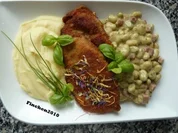 Schweineschnitzel mit Stampfkartoffeln an dicken Böhnchen in Rahm - Rezept