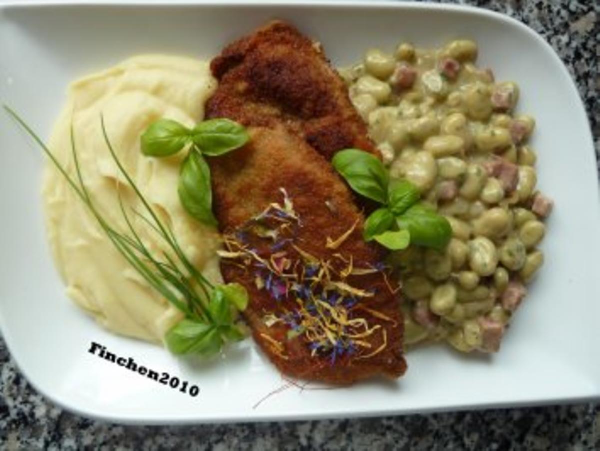 Bilder für Schweineschnitzel mit Stampfkartoffeln an dicken Böhnchen in Rahm - Rezept