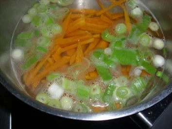 Gemüse-.Pfannkuchen mit Feta-Cremesoße - Rezept - Bild Nr. 4