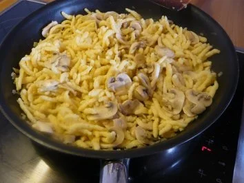Käs-Spätzle mit Champignons - Rezept - Bild Nr. 3