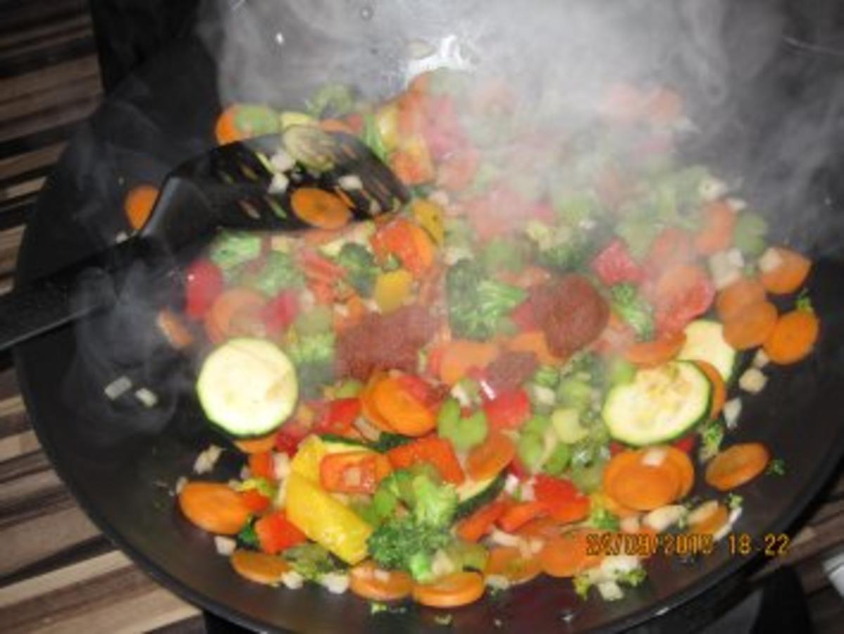 Bunte Curry-Gemüsepfanne mit Kokosmilch - Rezept - Bild Nr. 4