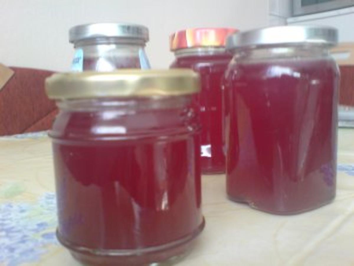 Rosengelee für Rosenliebhaber und alle die experimentierfreudig sind ... Rosengelee für Rosenliebhaber und alle die experimentierfreudig sind ...