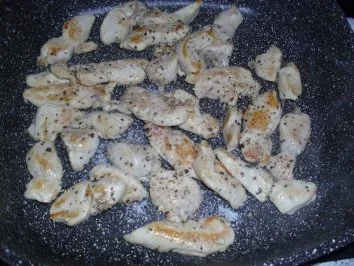 Rezept: Geflügel-Pfanne mit Kräuterrahm Bild Nr. 3 Geflügel-Pfanne mit Kräuterrahm - Rezept - Bild Nr. 3