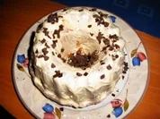 gegugelter Hupf mit Amarula unter einer weißen Schokodecke - Rezept