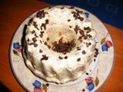 gegugelter Hupf mit Amarula unter einer weißen Schokodecke - Rezept