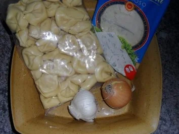 Rezept: Tortellini in Gorgonzola-Sahne-Sauce Bild Nr. 2 Tortellini in Gorgonzola-Sahne-Sauce - Rezept - Bild Nr. 2