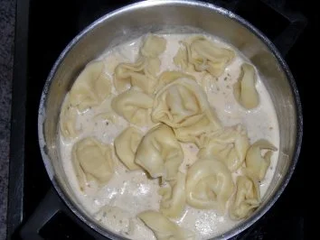 Rezept: Tortellini in Gorgonzola-Sahne-Sauce Bild Nr. 4 Tortellini in Gorgonzola-Sahne-Sauce - Rezept - Bild Nr. 4