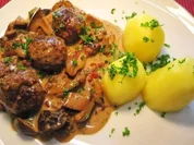 Jägerklößchen mit frischen Waldpilzen ... - Rezept
