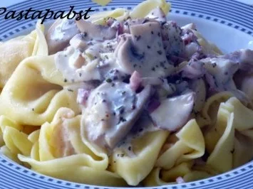Tortellini mit Champignon-Rahm-Sauce - Rezept
