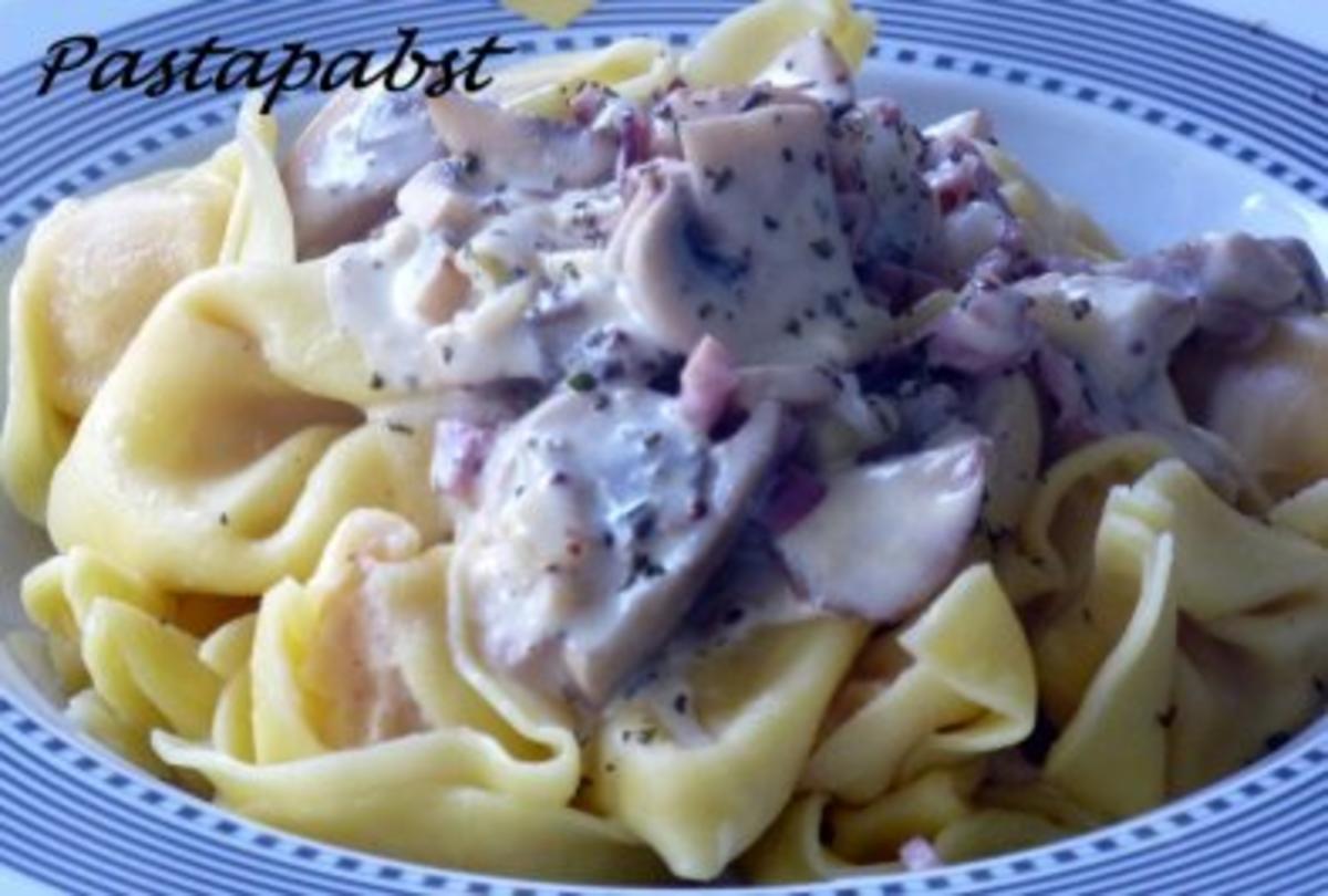 Tortellini mit Champignon-Rahm-Sauce - Rezept - kochbar.de