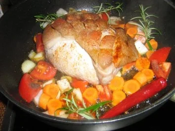 Krustenbraten an Blattspinat mit Kräuterkartoffeln - Rezept - Bild Nr. 4