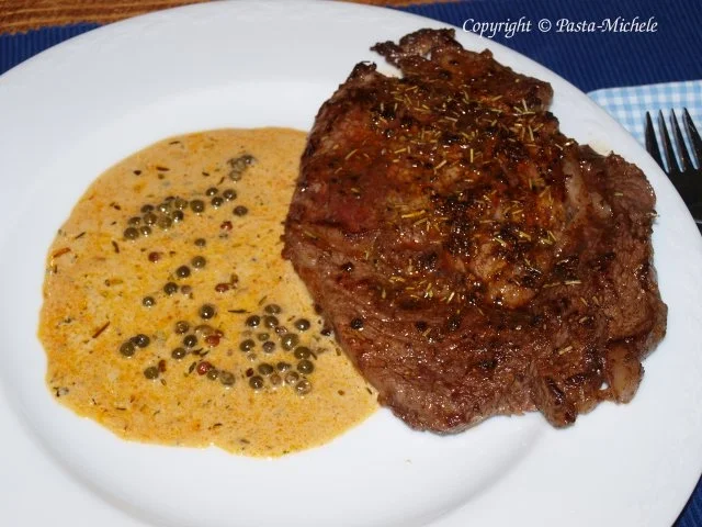 Rezept: Schweinemedaillons mit Whisky-Pfeffer-Sauce Schweinemedaillons mit Whisky-Pfeffer-Sauce - Rezept