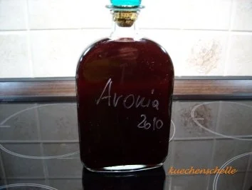 Rezept: Likör: Aroniabeere Likör: Aroniabeere - Rezept