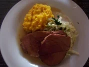 Rezept: Rohes Kasseler mit Filderkraut und Hokaido-Kartoffelpüree Rohes Kasseler mit Filderkraut und Hokaido-Kartoffelpüree - Rezept