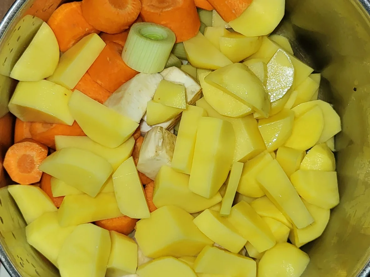 Rezept: Kartoffelsuppe à la Mutter Bild Nr. 16909 Kartoffelsuppe à la Mutter - Rezept - Bild Nr. 16909