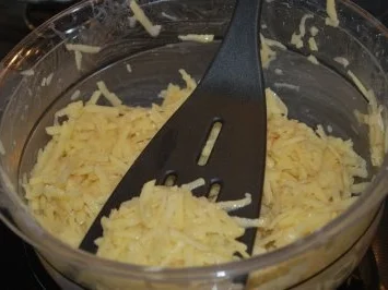 Rezept: Gratinierte Schweinemedaillons mit Pilzsauce auf Röstitaler Bild Nr. 2 Gratinierte Schweinemedaillons mit Pilzsauce auf Röstitaler - Rezept - Bild Nr. 2