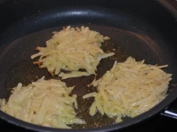 Rezept: Gratinierte Schweinemedaillons mit Pilzsauce auf Röstitaler Bild Nr. 3 Gratinierte Schweinemedaillons mit Pilzsauce auf Röstitaler - Rezept - Bild Nr. 3