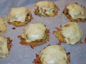 Rezept: Gratinierte Schweinemedaillons mit Pilzsauce auf Röstitaler Bild Nr. 6 Gratinierte Schweinemedaillons mit Pilzsauce auf Röstitaler - Rezept - Bild Nr. 6