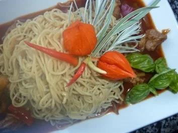 Rezept: Süss-saure Chinapfanne mit Schweinefleisch und Gemüse an Mie-Nudeln Bild Nr. 2 Süss-saure Chinapfanne mit Schweinefleisch und Gemüse an Mie-Nudeln - Rezept - Bild Nr. 2