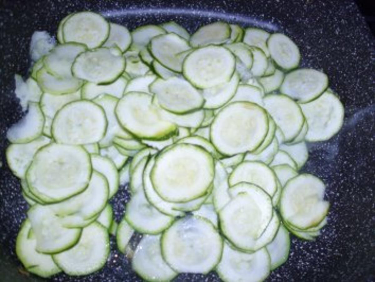 Zucchini-Pfanne mit Wurstklößchen - Rezept - Bild Nr. 5