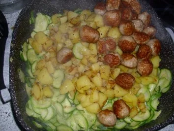 Zucchini-Pfanne mit Wurstklößchen - Rezept - Bild Nr. 8