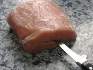 Rezept: Schweinerücken mit Blutwurstfüllung und Pestosauce Bild Nr. 3 Schweinerücken mit Blutwurstfüllung und Pestosauce - Rezept - Bild Nr. 3