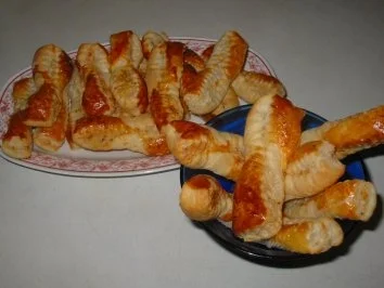 Blätterteig-Käsestangerln - Rezept