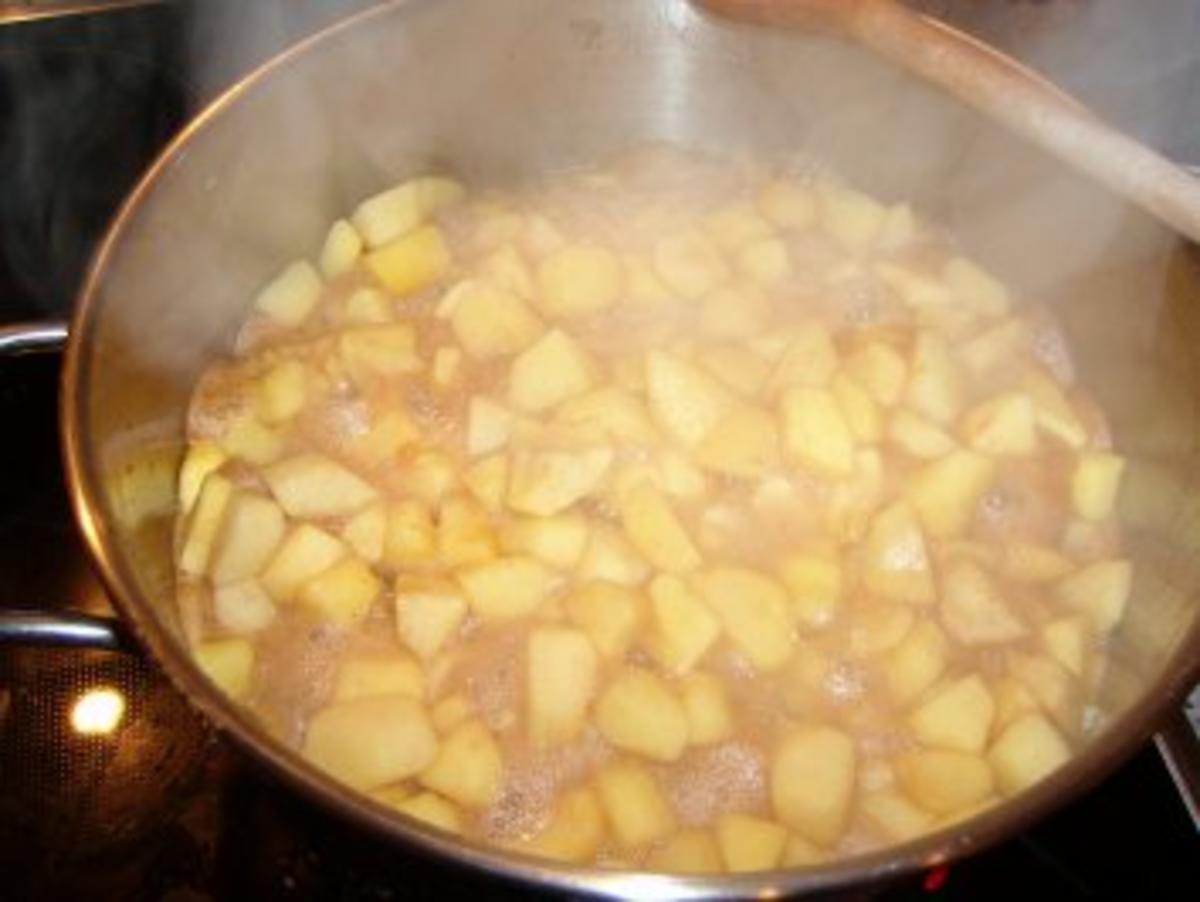 Bilder für Apfelmus mit Äpfel - vorbereitet gewogen und brauner Zucker - Rezept