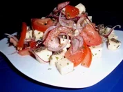 Herbstlicher Tomaten-Bergkäse-Salat - Rezept