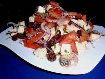 Rezept: Herbstlicher Tomaten-Bergkäse-Salat Bild Nr. 3 Herbstlicher Tomaten-Bergkäse-Salat - Rezept - Bild Nr. 3