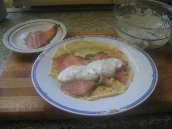 Rezept: Palatschinken mit Räucherlachs und Oberskren Bild Nr. 2 Palatschinken mit Räucherlachs und Oberskren - Rezept - Bild Nr. 2