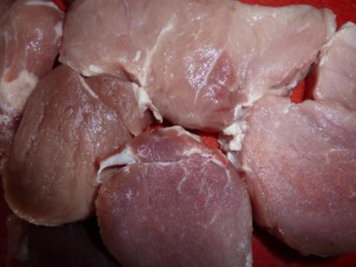 Limetten-Kartoffeln an Schweinefilet mit Röstpaprika und Ziegenkäsenocken - Rezept - Bild Nr. 4