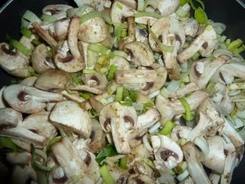 Champignons im Lauch-Ingwer-Rahm an Penne - Rezept - Bild Nr. 3