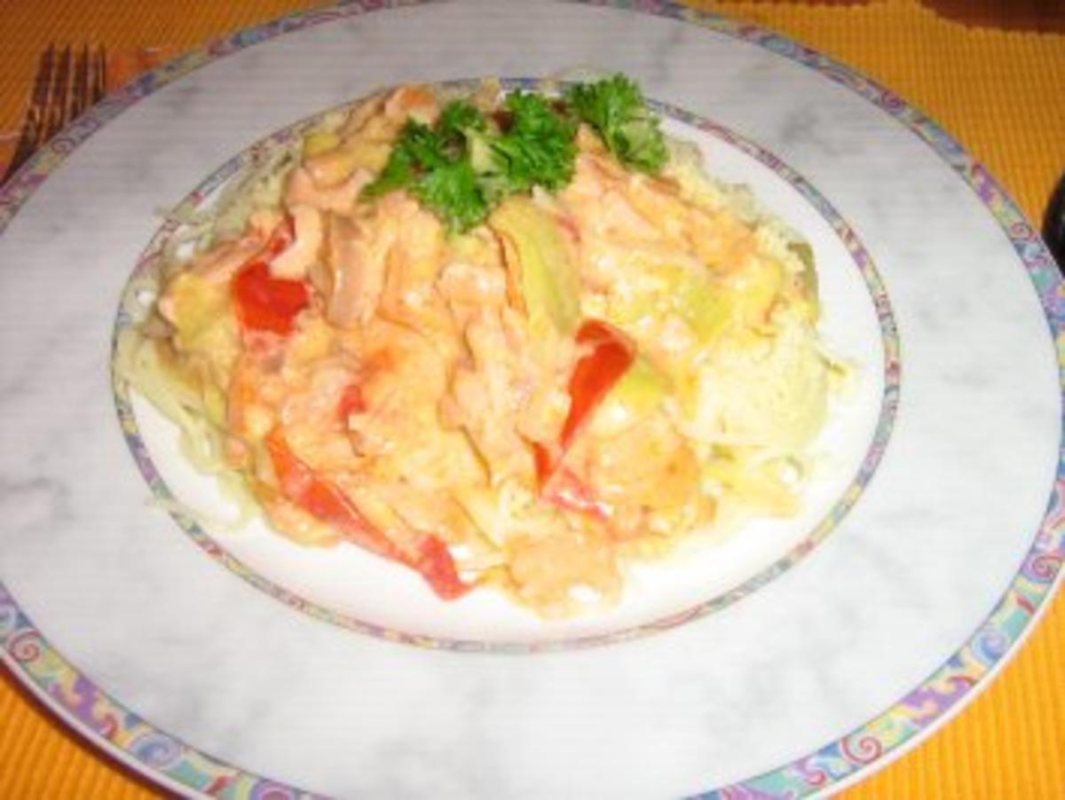 Capellini mit Lachs-Tomaten-Soße - Rezept