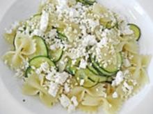 Zitronennudeln mit Zucchini und Feta - Rezept