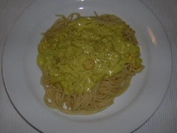 Rezept: Spaghetti mit Curry-Shrimps-Ananas-Sauce Spaghetti mit Curry-Shrimps-Ananas-Sauce - Rezept