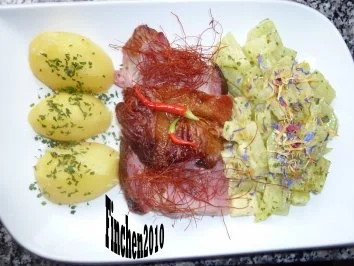 Honig-Kassler an sahnigem Kohlrabi und Salzkartoffeln - Rezept