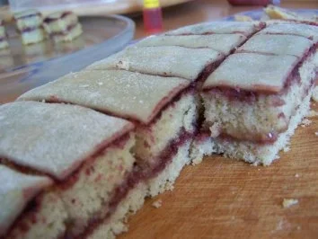 Rezept: Petit fours mit Holundergelee-Füllung Bild Nr. 5 Petit fours mit Holundergelee-Füllung - Rezept - Bild Nr. 5